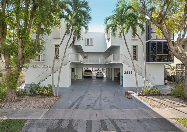 Listing Photo 4 - Condo for sale in building located at 3862 Ne 171St St, North Miami Beach, FL 33160 - Unit #E