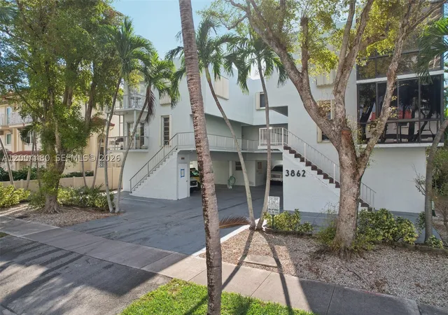 Listing Photo 5 - Condo for sale in building located at 3862 Ne 171St St, North Miami Beach, FL 33160 - Unit #E