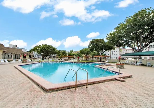 Listing Photo 1 - Condo for sale in building located at 4000 Nw 44Th Ave, Lauderdale Lakes, FL 33319 - Unit #306