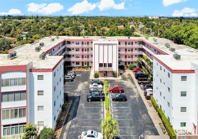 Listing Photo 5 - Condo for sale in building located at 4000 Nw 44Th Ave, Lauderdale Lakes, FL 33319 - Unit #306