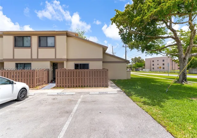 Listing Photo 4 - Condo for sale in building located at 2950 Nw 106Th Ave, Sunrise, FL 33322 - Unit #10