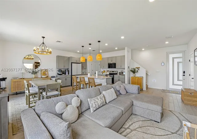 Photo 1 of Single family home for sale at 1660 Se 6th St, Homestead, FL 33033 | MLS# A12007177 | Listing updated on 2026-10-06