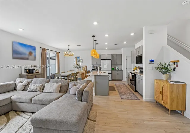 Photo 2 of Single family home for sale at 1660 Se 6th St, Homestead, FL 33033 | MLS# A12007177 | Listing updated on 2026-10-06