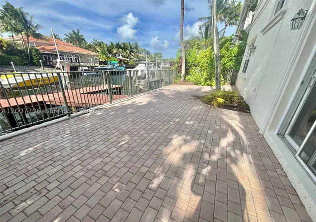Photo 3 of Single family home for sale at 1141 Waterside Ln, Hollywood, FL 33019 | MLS# A12007706 | Listing updated on 2026-08-28