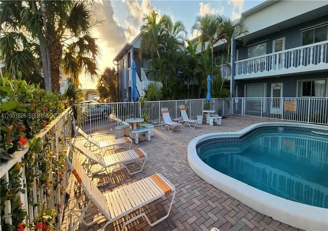 Photo 4 of Sale Pending at 1125 Nw 30Th Ct #10, Wilton Manors, FL 33311 | MLS# A12007816 | Listing updated on 2026-09-16