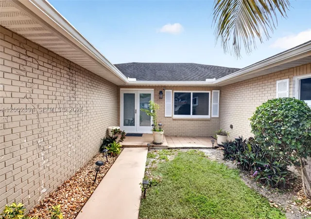 Photo 1 of Single family home for sale at 10982 S Greentrail Dr S, Boynton Beach, FL 33436 | MLS# A12002394 | Listing updated on 2026-09-02