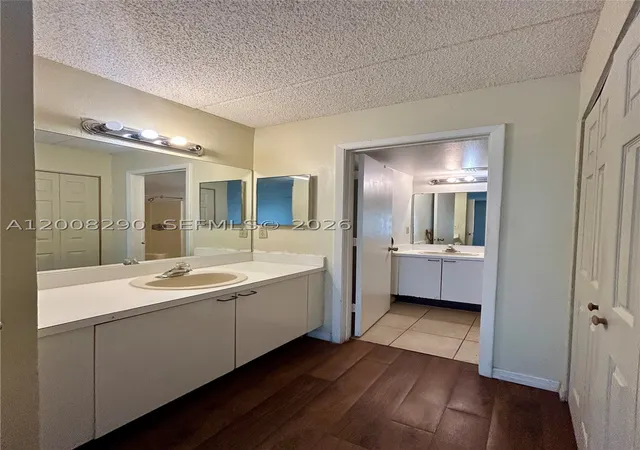 Photo 3 of Condo for sale at 5627 Blue Shadows Court #3, Orlando, FL 32811 | MLS# A12008290 | Listing updated on 2026-09-01
