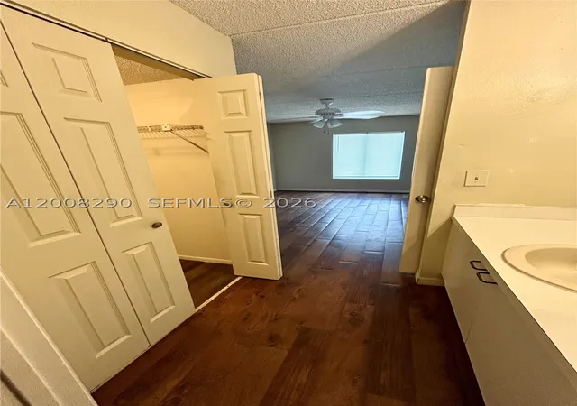 Listing Photo 4 - Condo for sale in building located at 5627 Blue Shadows Ct, Orlando, FL 32811 - Unit #3