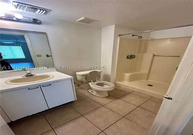 Listing Photo 5 - Condo for sale in building located at 5627 Blue Shadows Ct, Orlando, FL 32811 - Unit #3