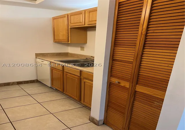 Listing Photo 2 - Condo for sale in building located at 4116 Nw 88Th Ave, Coral Springs, FL 33065 - Unit #104