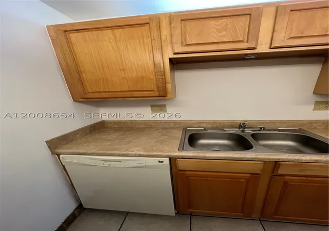 Listing Photo 3 - Condo for sale in building located at 4116 Nw 88Th Ave, Coral Springs, FL 33065 - Unit #104