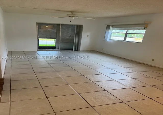 Listing Photo 4 - Condo for sale in building located at 4116 Nw 88Th Ave, Coral Springs, FL 33065 - Unit #104