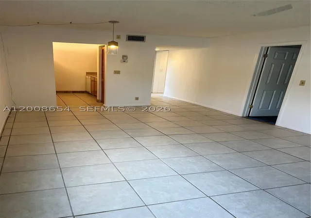 Listing Photo 5 - Condo for sale in building located at 4116 Nw 88Th Ave, Coral Springs, FL 33065 - Unit #104