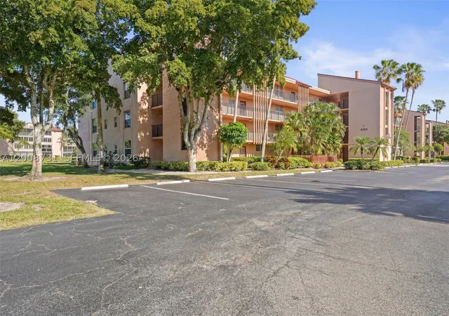 Listing Photo 3 - Condo for sale in building located at 480 Nw 76Th Ave, Margate, FL 33063 - Unit #102