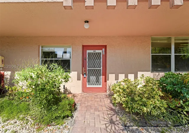Listing Photo 4 - Condo for sale in building located at 480 Nw 76Th Ave, Margate, FL 33063 - Unit #102