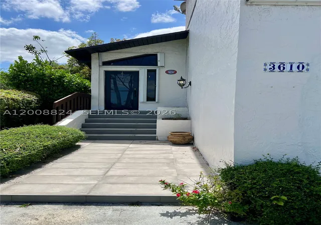 Photo 2 of Single family home for sale at 3610 Sw 113th Pl, Miami, FL 33165 | MLS# A12008824 | Listing updated on 2026-09-10