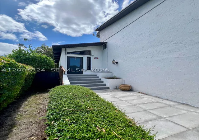 Photo 3 of Single family home for sale at 3610 Sw 113th Pl, Miami, FL 33165 | MLS# A12008824 | Listing updated on 2026-09-10