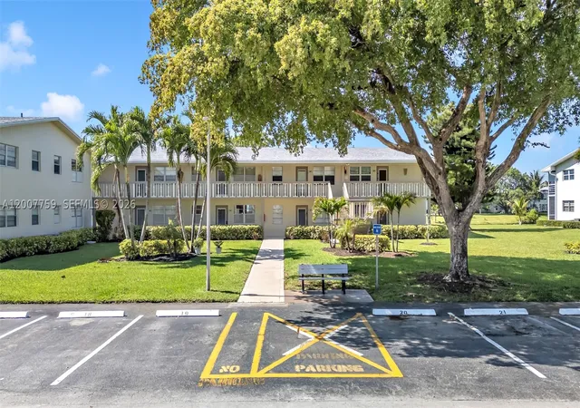 Photo 4 of Sale Pending at 494 W Tilford W #494, Deerfield Beach, FL 33442 | MLS# A12007759 | Listing updated on 2026-10-03