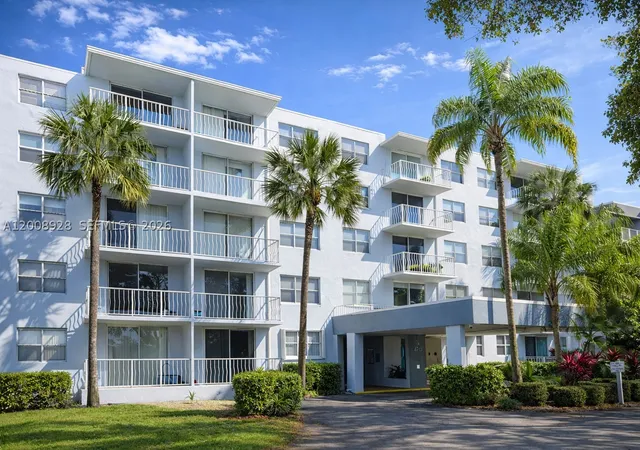 Photo 1 of Condo for sale at 470 Executive Center Dr #2D, West Palm Beach, FL 33401 | MLS# A12008928 | Listing updated on 2026-09-15