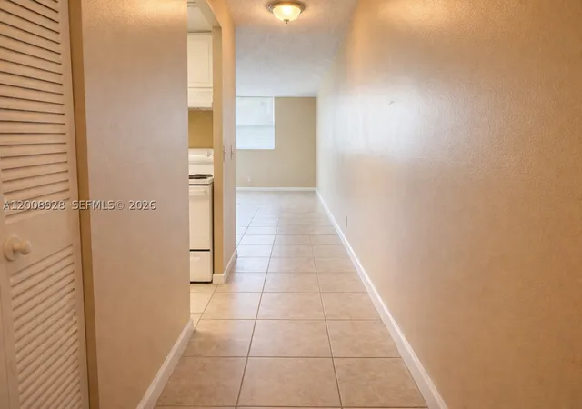Photo 2 of Condo for sale at 470 Executive Center Dr #2D, West Palm Beach, FL 33401 | MLS# A12008928 | Listing updated on 2026-09-15