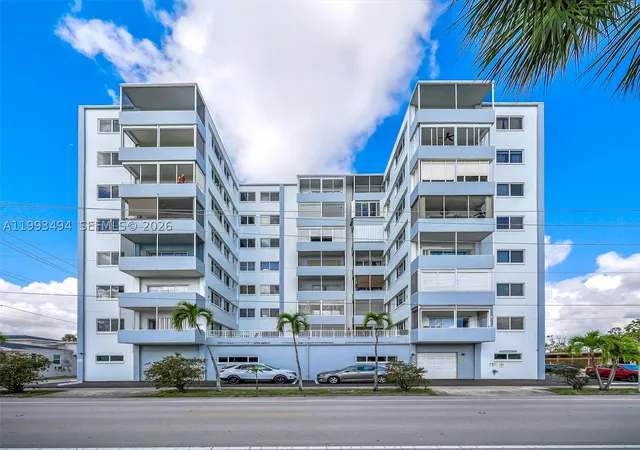 Photo 4 of House for sale at 1700 Pierce St #804, Hollywood, FL 33020 | MLS# A11993494 | Listing updated on 2026-09-09