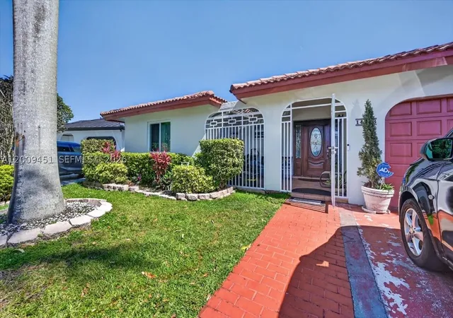 Photo 3 of Sale Pending at 14313 Sw 100th Ln, Miami, FL 33186 | MLS# A12009451 | Listing updated on 2026-09-16