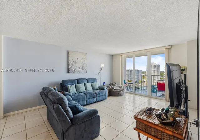 Listing Photo 4 - Condo for sale in building located at 2851 NE 183rd St, Aventura, FL 33160 - Unit #2012E
