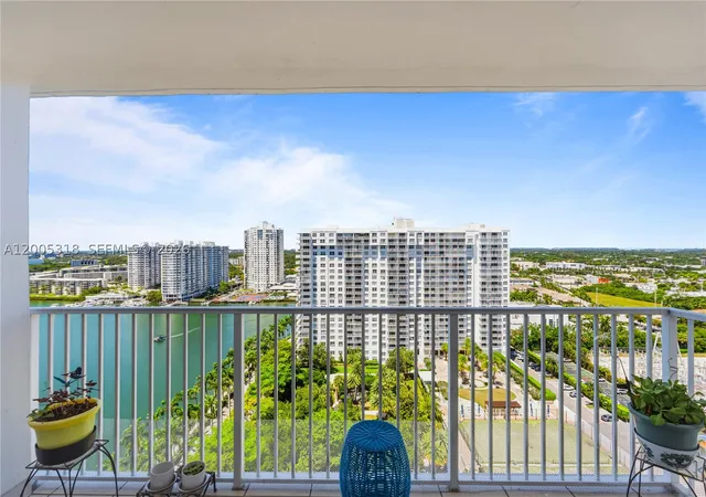Listing Photo 5 - Condo for sale in building located at 2851 NE 183rd St, Aventura, FL 33160 - Unit #2012E