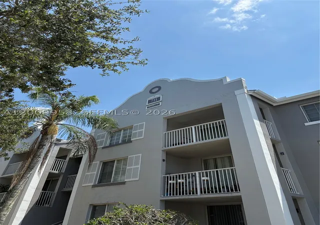 Photo 3 of Condo for sale at 711 Sw 111th Way #202, Pembroke Pines, FL 33025 | MLS# A12009958 | Listing updated on 2026-09-04
