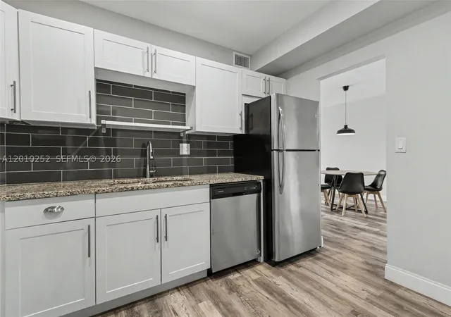 Photo 3 of Condo for sale at 500 Bayview Dr #727, Sunny Isles Beach, FL 33160 | MLS# A12010252 | Listing updated on 2026-10-03