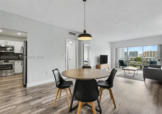 Photo 4 of Condo for sale at 500 Bayview Dr #727, Sunny Isles Beach, FL 33160 | MLS# A12010252 | Listing updated on 2026-10-03