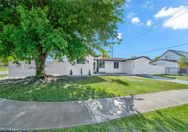 Photo 3 of Sale Pending at 17850 Sw 112th Ave, Miami, FL 33157 | MLS# A12011078 | Listing updated on 2026-09-04