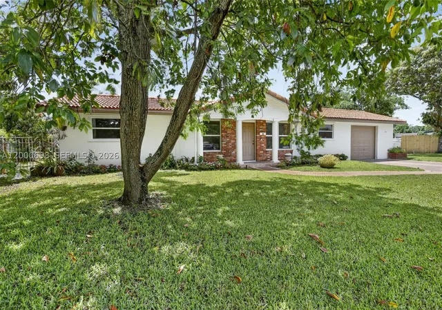 Photo 3 of Sale Pending at 292 Sw 52Nd Ave, Plantation, FL 33317 | MLS# A12000698 | Listing updated on 2026-10-01