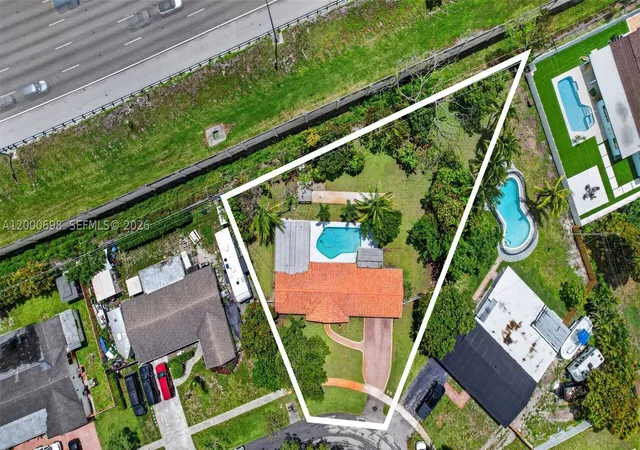 Photo 4 of Sale Pending at 292 Sw 52Nd Ave, Plantation, FL 33317 | MLS# A12000698 | Listing updated on 2026-10-01