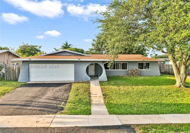 Photo 1 of Single family home for sale at 9511 Nw 8th St, Pembroke Pines, FL 33024 | MLS# A12011495 | Listing updated on 2026-08-30