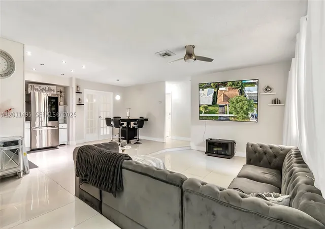 Photo 3 of Single family home for sale at 9511 Nw 8th St, Pembroke Pines, FL 33024 | MLS# A12011495 | Listing updated on 2026-08-30
