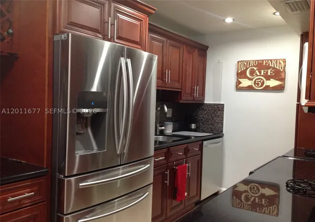 Listing Photo 3 - Condo for sale in Kingston Square Condominiums located at 9490 Sw 77Th Ave, Miami, FL 33156 - Unit #N6