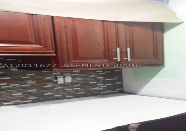 Listing Photo 5 - Condo for sale in Kingston Square Condominiums located at 9490 Sw 77Th Ave, Miami, FL 33156 - Unit #N6