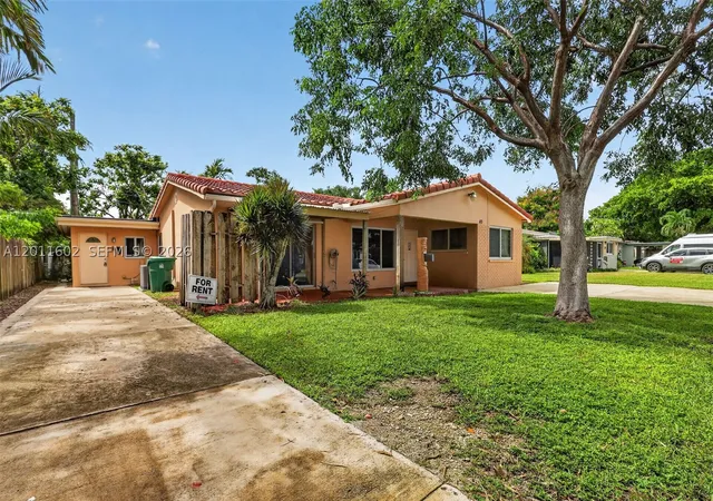 Photo 3 of Multi family home for sale at 40 Se 8th St, Dania, FL 33004 | MLS# A12011602 | Listing updated on 2026-09-22