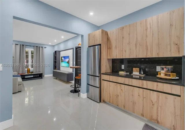 Listing Photo 5 - Condo for sale in building located at 1569 Euclid Ave, Miami Beach, FL 33139 - Unit #7