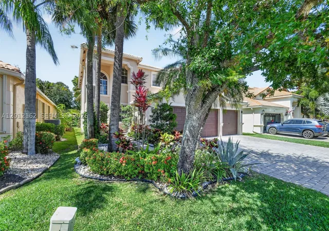 Photo 3 of Single family home for sale at 7055 Via Leonardo, Lake Worth, FL 33467 | MLS# A12012162 | Listing updated on 2026-09-10