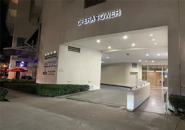 Listing Photo 1 - Condo for sale in Opera Tower located at 1750 N Bayshore Dr, Miami, FL 33132 - Unit #3403
