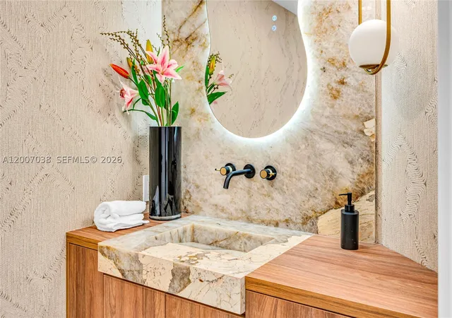 Listing Photo 5 - Condo for sale in building located at 20185 E Country Clb Dr, Miami, FL 33180 - Unit #1904