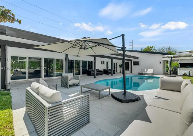 Photo 1 of Single family home for sale at 6200 Sw 118th St, Pinecrest, FL 33156 | MLS# A12012449 | Listing updated on 2026-09-19
