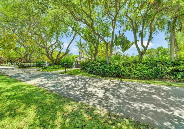 Photo 3 of Single family home for sale at 6200 Sw 118Th St, Pinecrest, FL 33156 | MLS# A12012449 | Listing updated on 2026-09-19