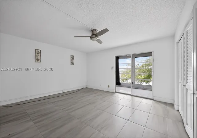 Listing Photo 4 - Condo for sale in building located at 3023 Cambridge B, Deerfield Beach, FL 33442 - Unit #3023