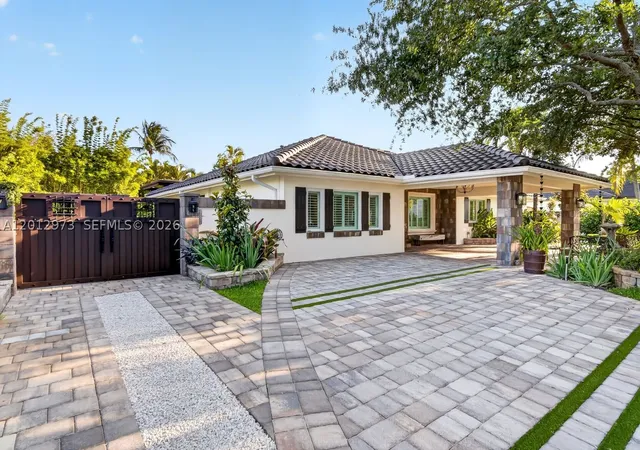 Single family home for sale at 10570 Sw 56Th Ter, Miami, FL 33173 | MLS# A12012973