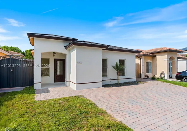 Listing Photo 3 - Condo for sale at Spanish Lakes 2Nd Addn, Unit 7978 Nw 200Th St, Spanish Lakes 2Nd Addn, Miami, FL 33015 | Built Year: 1996-2002