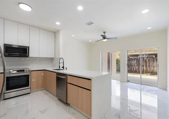 Listing Photo 4 - Condo for sale at Spanish Lakes 2Nd Addn, Unit 7978 Nw 200Th St, Spanish Lakes 2Nd Addn, Miami, FL 33015 | Built Year: 1996-2002