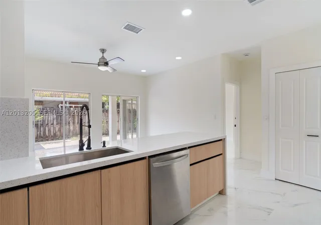 Listing Photo 5 - Condo for sale at Spanish Lakes 2Nd Addn, Unit 7978 Nw 200Th St, Spanish Lakes 2Nd Addn, Miami, FL 33015 | Built Year: 1996-2002